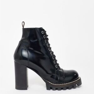LOUIS VUITTON
Black Calfskin Star Trail Heeled Ankle Boot - 38.5